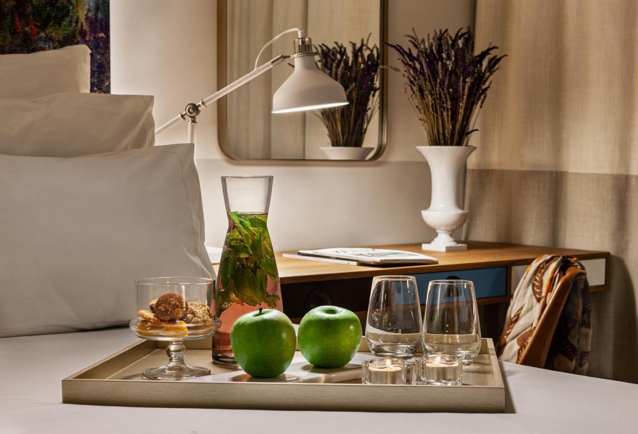 Pestana Douro Riverside - Preferred Hotels & Resorts, Lifestyle Valbom  Εξωτερικό φωτογραφία A tray with fruit and water
